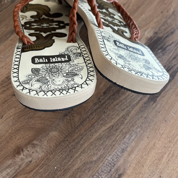 Bali Island Flips Flops Tan Size 8.5 - Picture 3 of 7